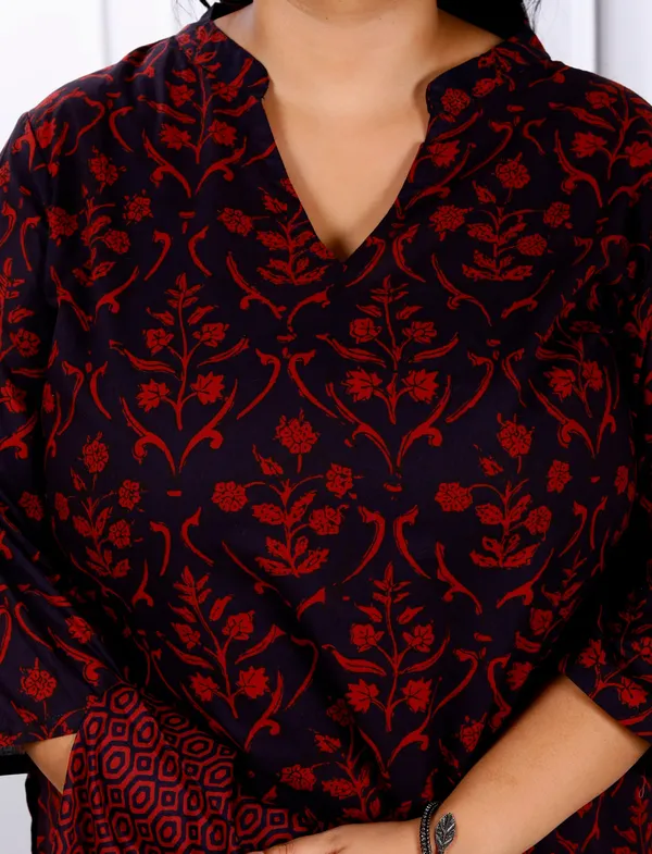 Women's_Plus_Size_Cotton_Floral_Printed_Straight_Kurta_And_Sharara_Set_-_Doriyan