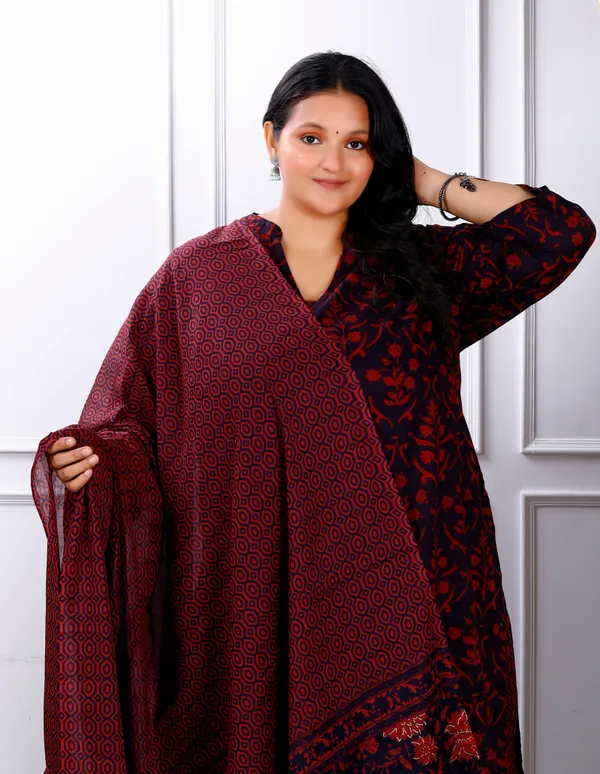 Women's_Plus_Size_Cotton_Floral_Printed_Straight_Kurta_Sharara_And_Dupatta_Set_-_Doriyan