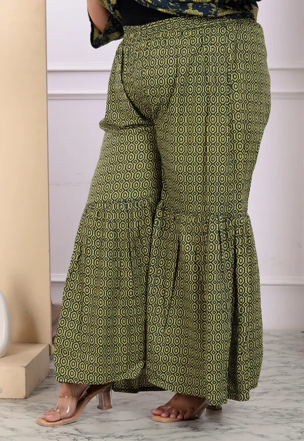 Women's_Plus_Size_Green_Cotton_Floral_Printed_Kurta_With_Sharara_And_Dupatta_-_Doriyan