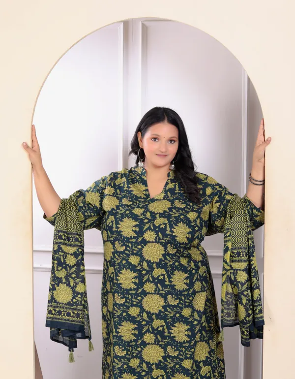 Women's_Plus_Size_Green_Cotton_Floral_Printed_Kurta_With_Sharara_And_Dupatta_-_Doriyan