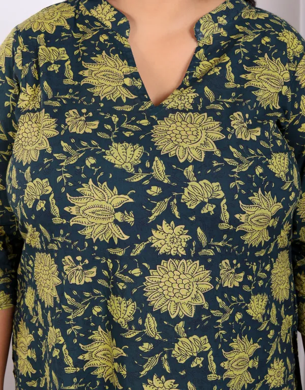 Women's_Plus_Size_Green_Cotton_Floral_Printed_Kurta_With_Sharara_-_Doriyan