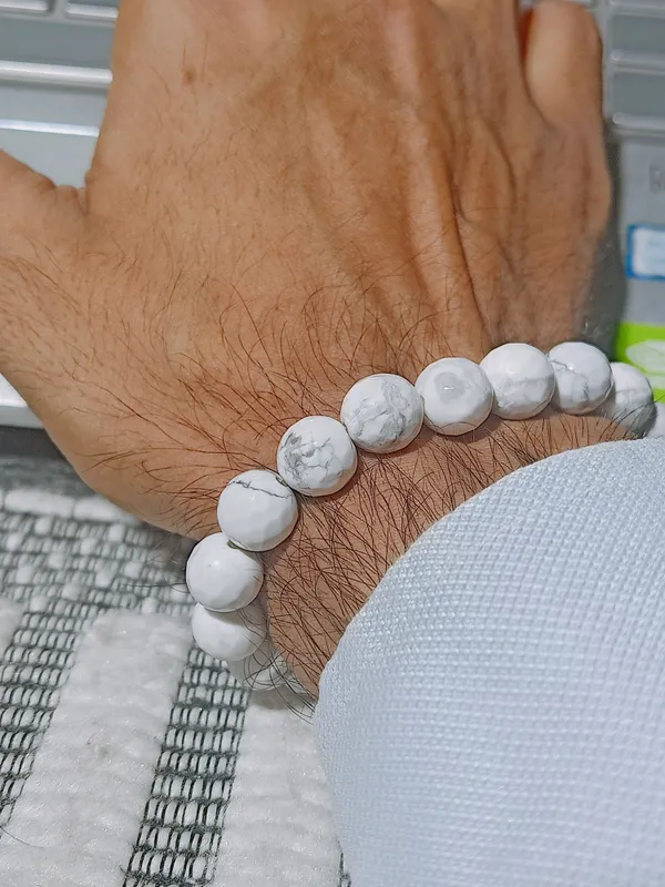 Stress_and_Anxiety_Reduction,_Howlite_Bracelet_(Enhances_Sleep_Quality)