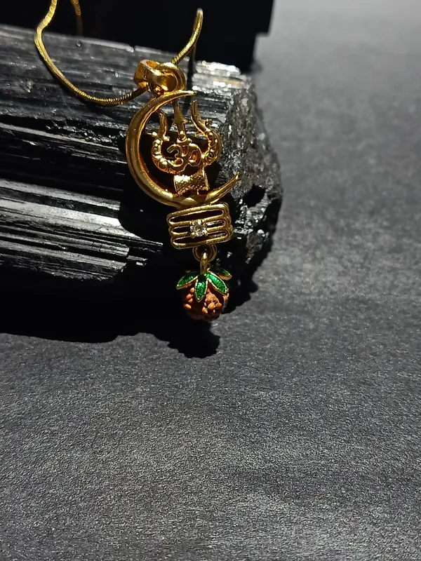 Gold_Elegant_&_Premium_Locket_Blessed_With_Lord_Shiva_Energys
