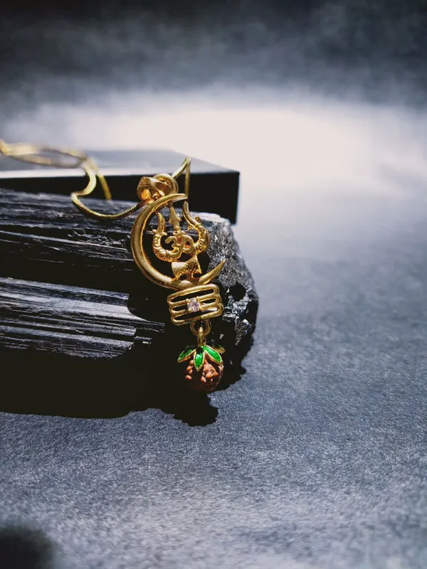 Gold_Elegant_&_Premium_Locket_Blessed_With_Lord_Shiva_Energys