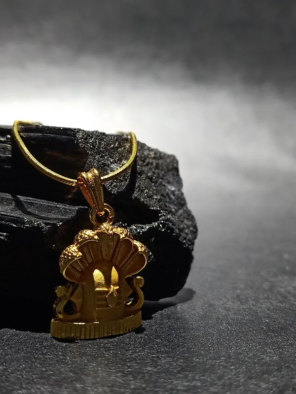 Gold_Elegant_&_Premium_Locket_Blessed_with_Shri_Vasuki