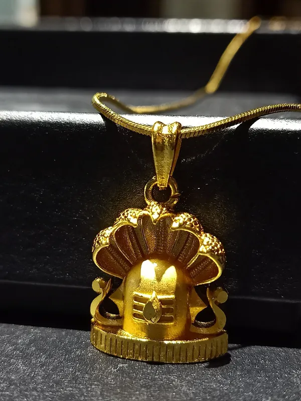 Gold_Elegant_&_Premium_Locket_Blessed_with_Shri_Vasuki