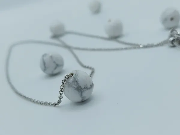 Stress_and_Anxiety_Reduction,_Howlite_Pendant_(Enhances_Sleep_Quality)
