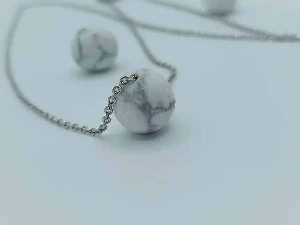 Stress_and_Anxiety_Reduction,_Howlite_Pendant_(Enhances_Sleep_Quality)