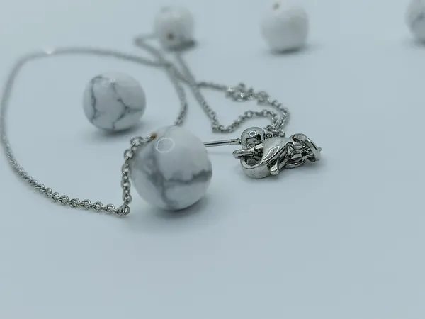 Stress_and_Anxiety_Reduction,_Howlite_Pendant_(Enhances_Sleep_Quality)