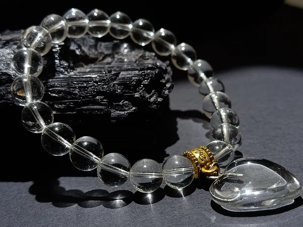 Emotional_Healing_balance_With_Mental_Peace_Sphatik_Bracelet_(Enhanced_spiritual_awareness)