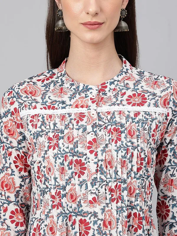 Cotton_Kurti_Flower_Print_with_Chain_Work_and_Button_Design_Pattern_3/4_Slevees