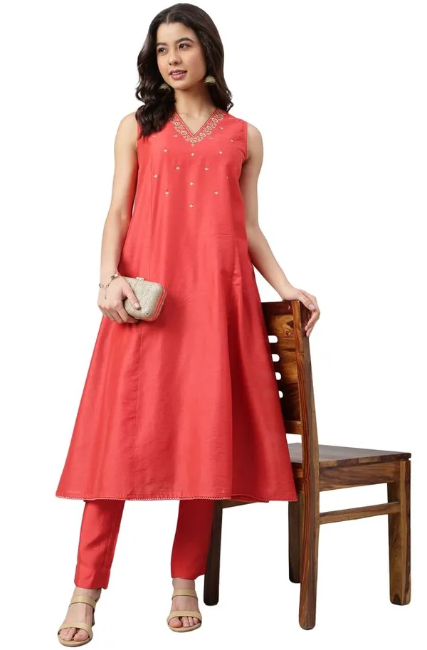 Womens_Red_Art_Silk_Solid_Kurta_With_Pant