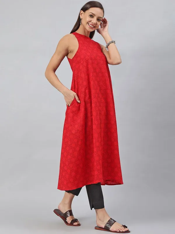 Womens_Red_Printed_Sleeveless_Flared_Kurta