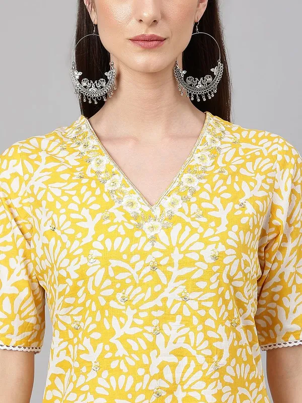 Womens_Yellow_Cambric_Cotton_Printed_Straight_Kurta
