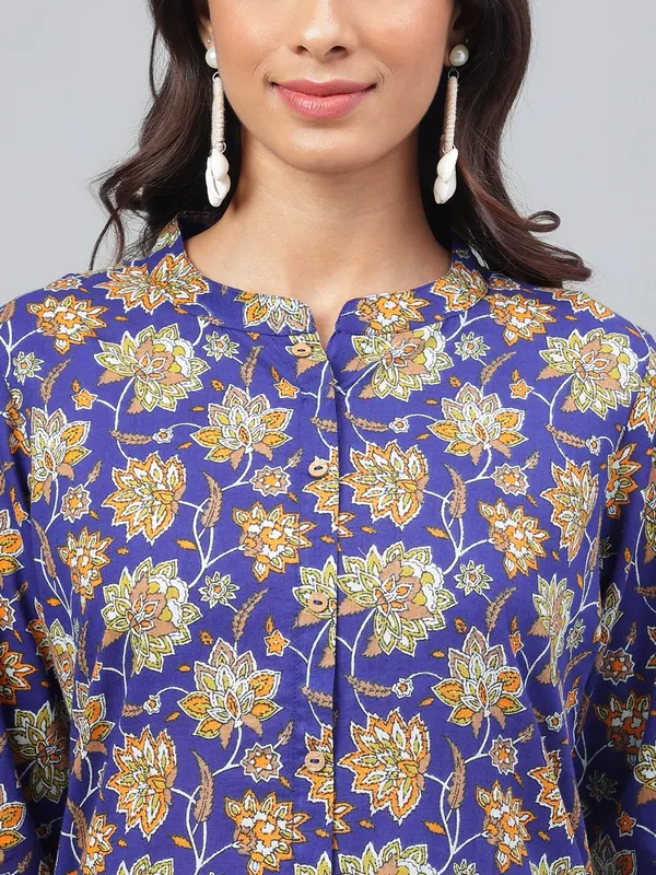 Blue_Floral_Print_No_Darts_Straight_Kurta_For_Women