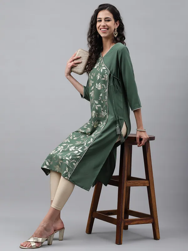 Green_Foil_Crepe_V_Neck_Kurta_For_Women