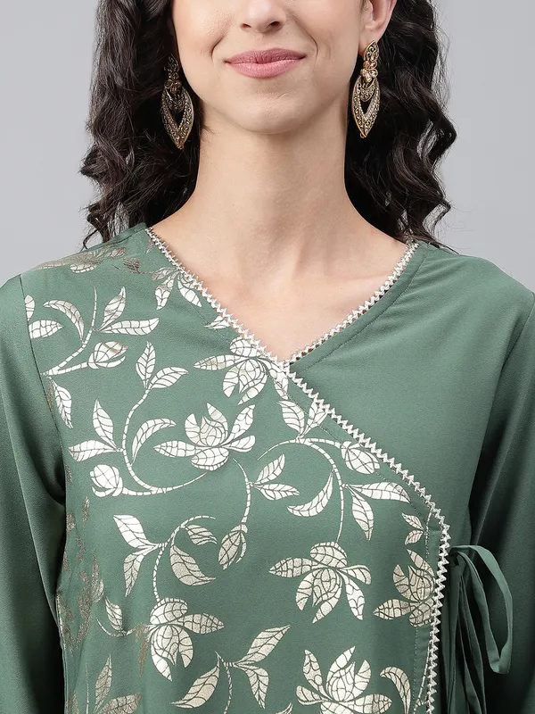 Green_Foil_Crepe_V_Neck_Kurta_For_Women