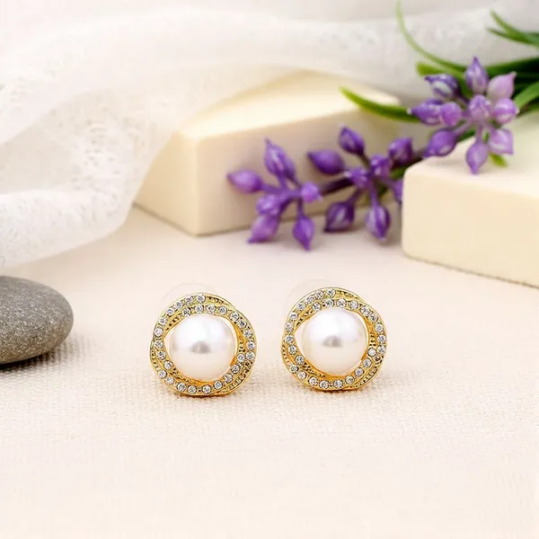 Silver_Alloy_Luxe_Pearl_Halo_Studs_For_Women