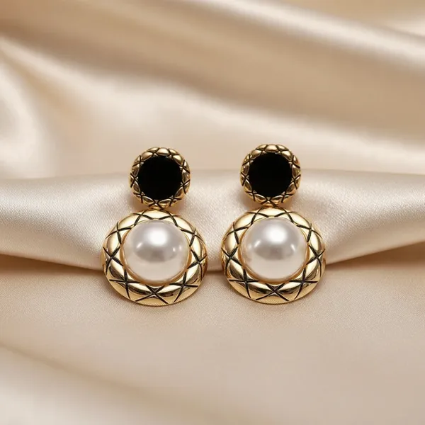 Gold_Classic_Gold_Grid_Pearl_Studs_For_Women