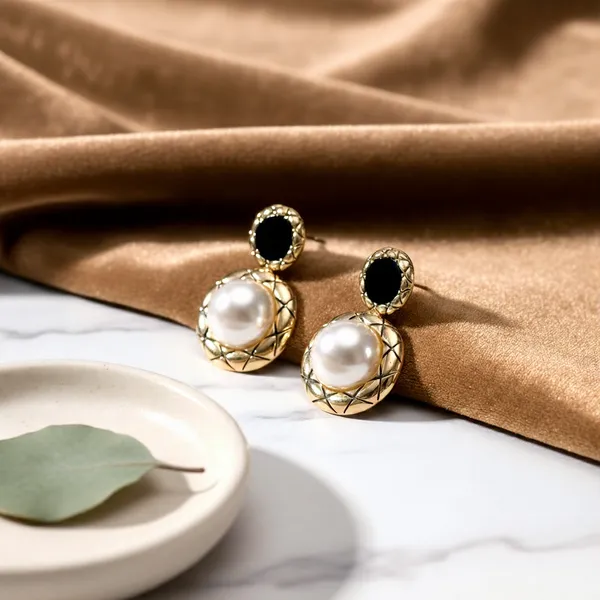Gold_Classic_Gold_Grid_Pearl_Studs_For_Women