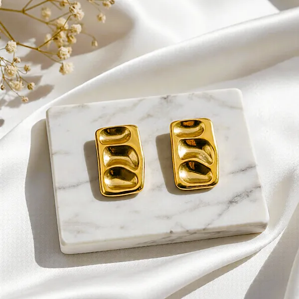 Gilded_Mould_Studs