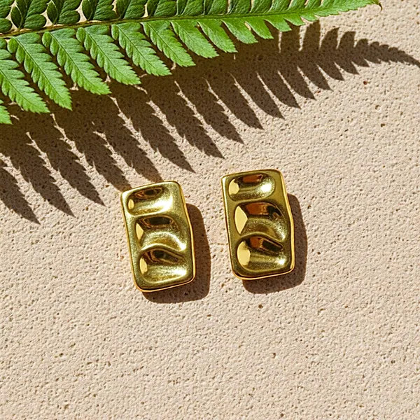 Gilded_Mould_Studs