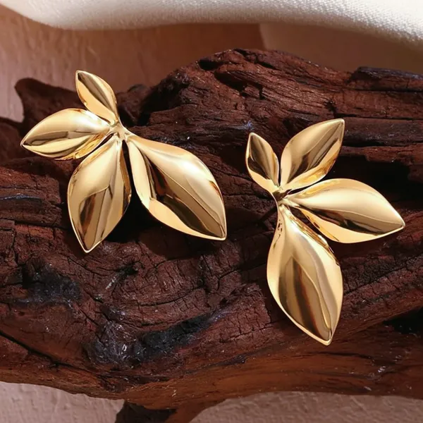 Gold_Leafy_Glow_Earrings_For_Women