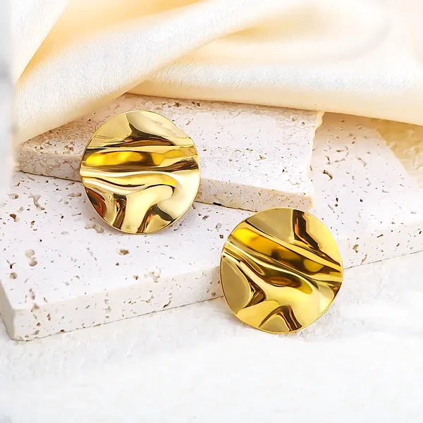 Gold_Wavy_Gold_Disc_Studs_For_Women