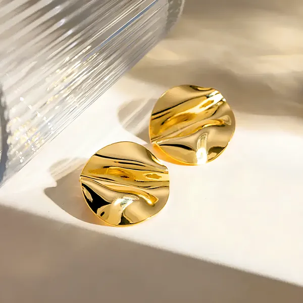 Gold_Wavy_Gold_Disc_Studs_For_Women