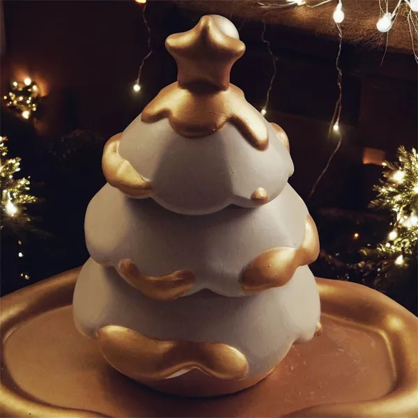 3_layered_Christmas_tree_candle