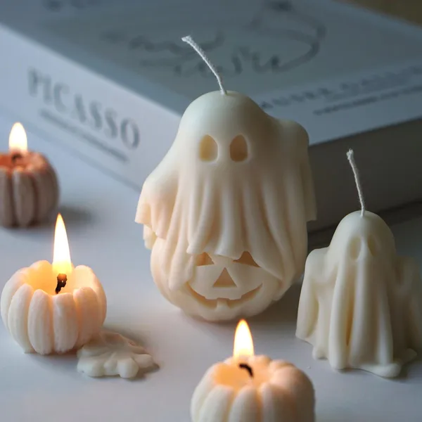 Ghost_on_pumpkin