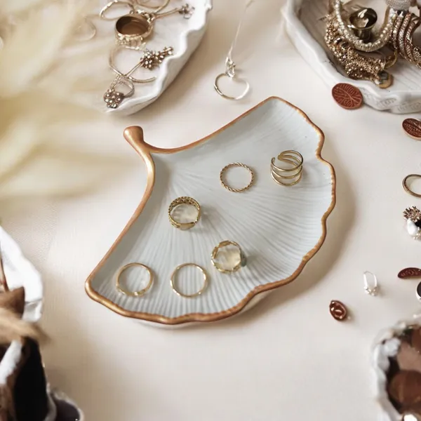 Handmade_Leaf_Tray_For_Home