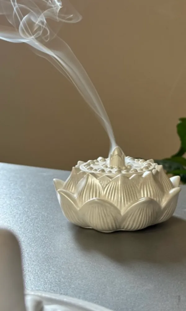 Lotus_Dhoop_Dani