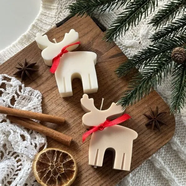 Minimalist_Reindeer_Decorative_Candle