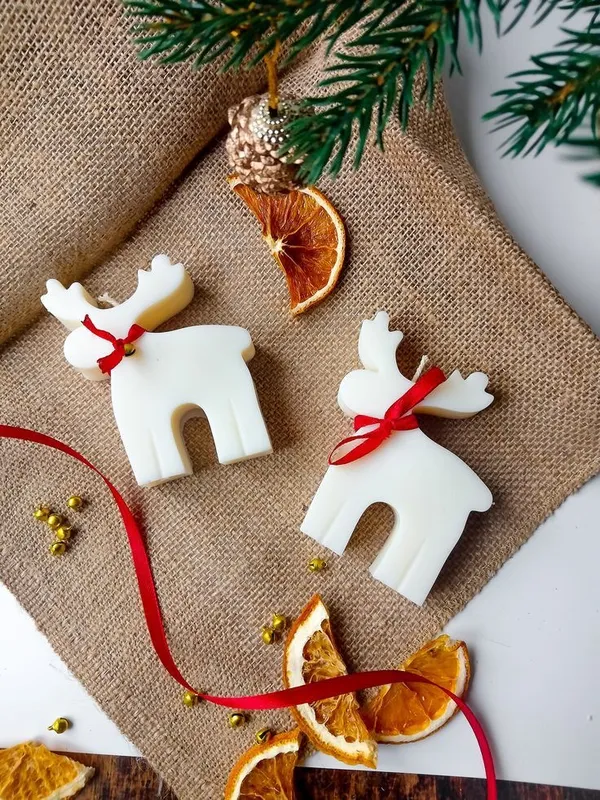 Minimalist_Reindeer_Decorative_Candle