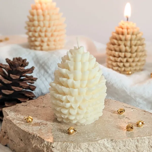 Pinecone_Pillar_Candle