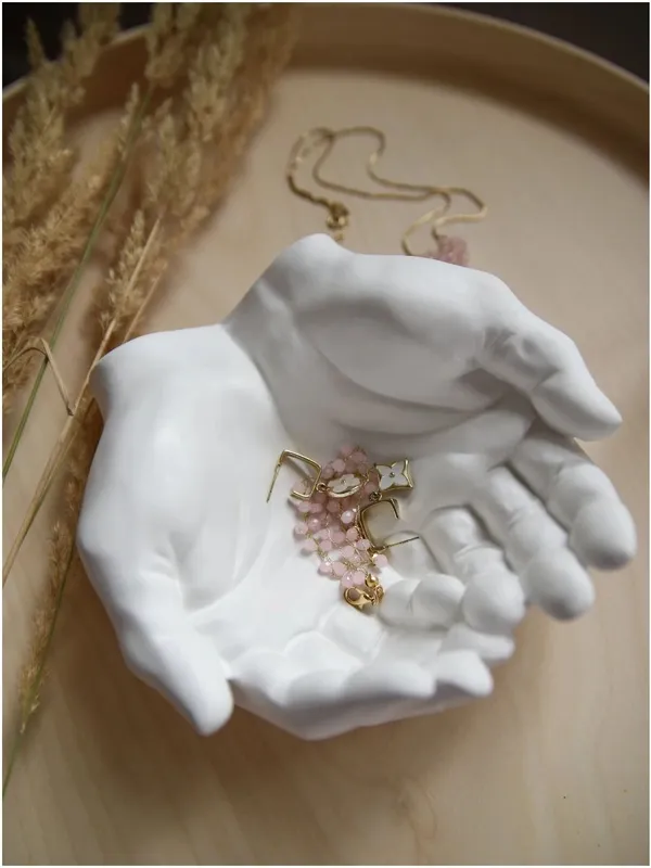 Sculpted_Hand_Catch-All