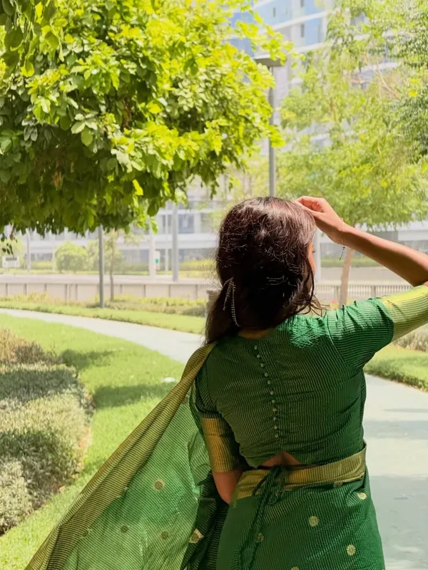 Beleaguer_Green_Soft_Silk_Saree_With_Beautiful_Blouse_Piece