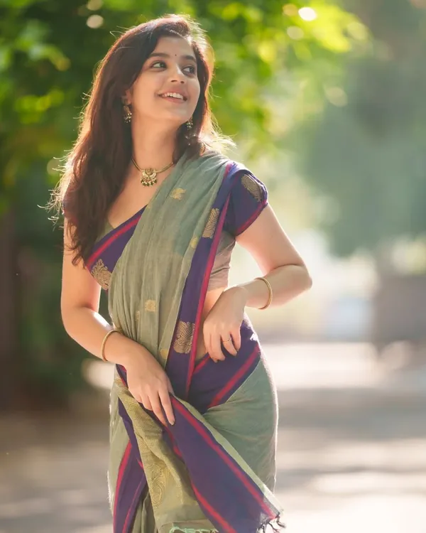 Engaging_Grey_Cotton_Silk_Saree_With_Stunning_Blouse_Piece