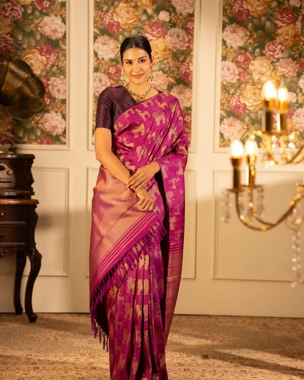 Excellent_Dark_Pink_Soft_Silk_Saree_With_Luxuriant_Blouse_Piece
