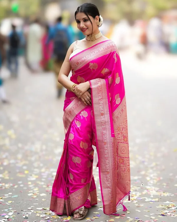 Prettiest_Black_Soft_Silk_Saree_With_Tantalizing_Blouse_Piece