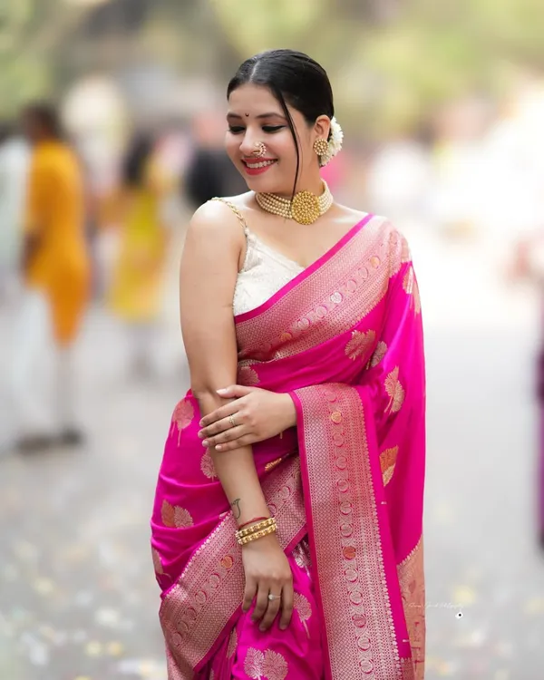 Prettiest_Black_Soft_Silk_Saree_With_Tantalizing_Blouse_Piece