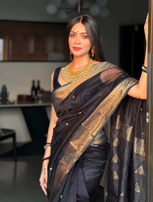 Pulsating_Black_Linen_Silk_Saree_With_Improbable_Blouse_Piece