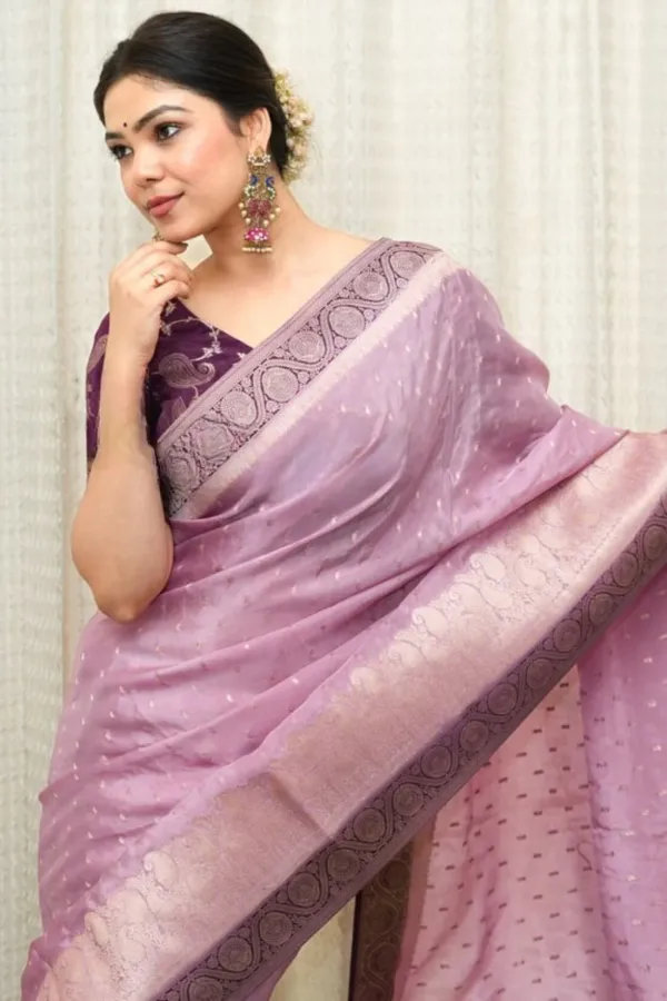 Pulsating_Lavender_Soft_Silk_Saree_With_Opulent_Blouse_Piece