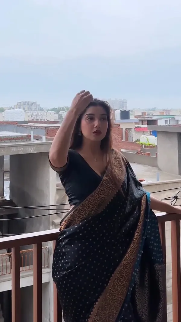 Super_extravagant_Black_Soft_Silk_Saree_With_Dulcet_Blouse_Piece