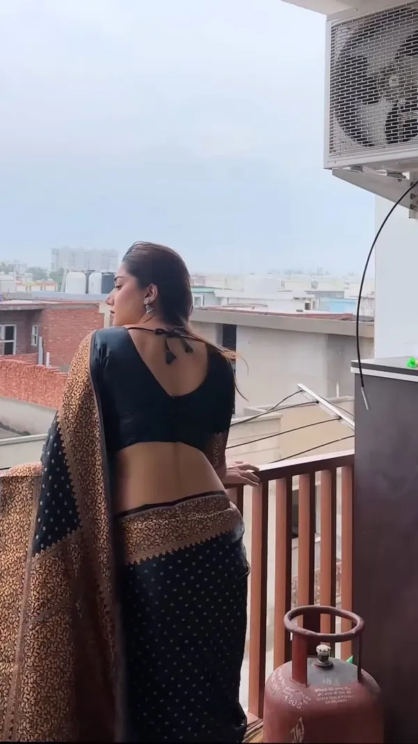 Super_extravagant_Black_Soft_Silk_Saree_With_Dulcet_Blouse_Piece