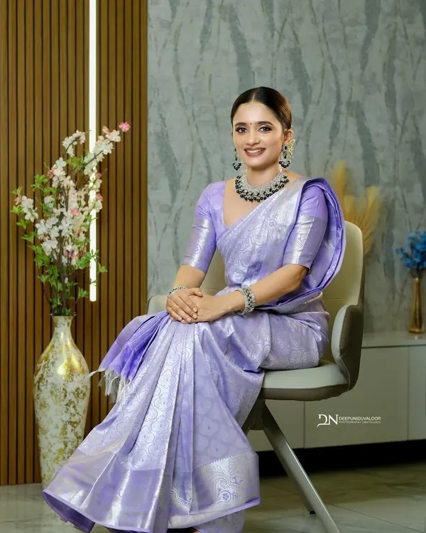 Purple_Banarasi_Silk_Saree_With_Zari_Weaving_Work
