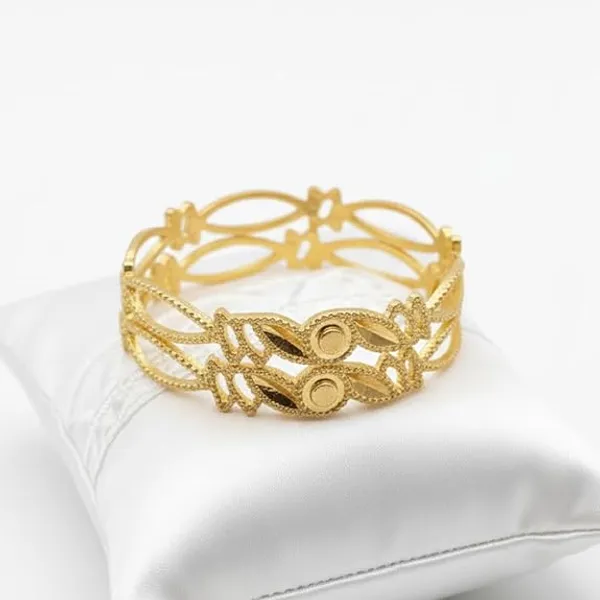 CRUSSTIQUE_GOLD_Elegant_Bangle_for_Women,_Traditional_Indian_Style_with_Textured_Floral_Design,_Fashion_Jewellery_for_Party,_Wedding_and_Festive_Occasions