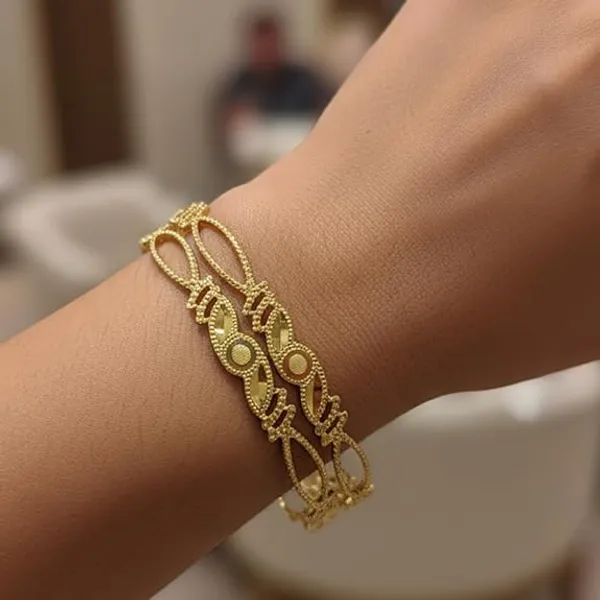 CRUSSTIQUE_GOLD_Elegant_Bangle_for_Women,_Traditional_Indian_Style_with_Textured_Floral_Design,_Fashion_Jewellery_for_Party,_Wedding_and_Festive_Occasions