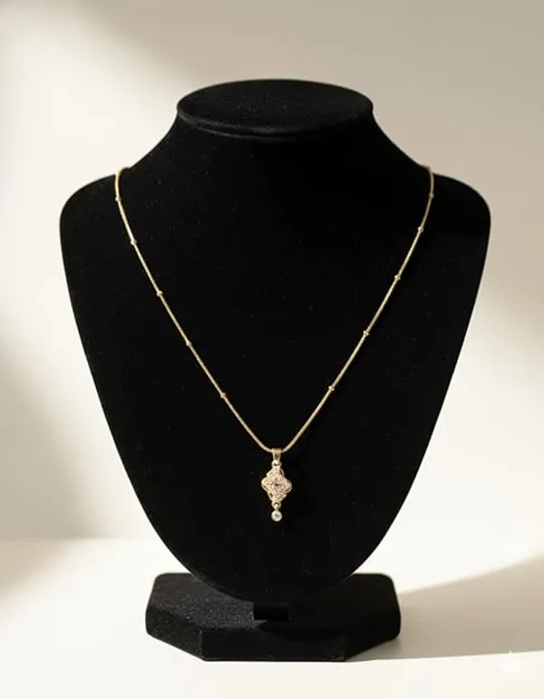 CRUSSTIQUE_GOLD�_Gold_Pendant_Necklace_with_Crystal_Clover_Charm,_Delicate_Chain_with_Adjustable_Clasp,_Elegant_Jewelry